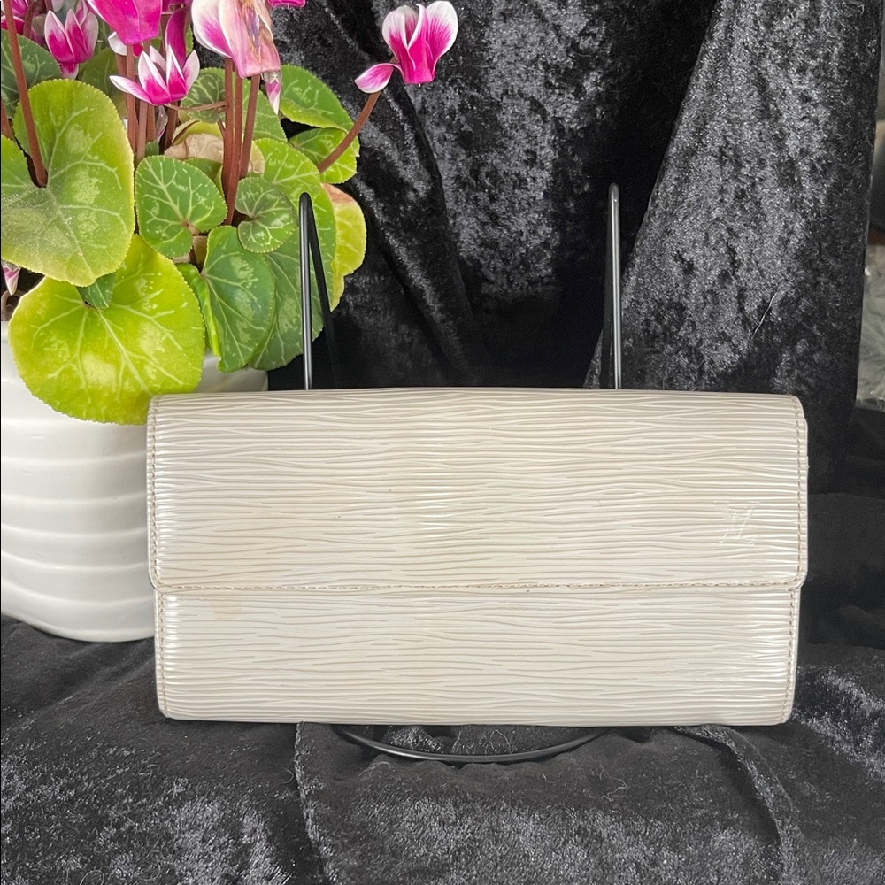 Louis Vuitton Wallet w/ original packaging